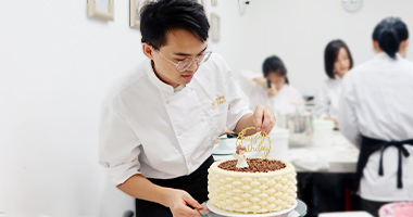 深圳蛋糕培训告诉你想学做蛋糕难不难