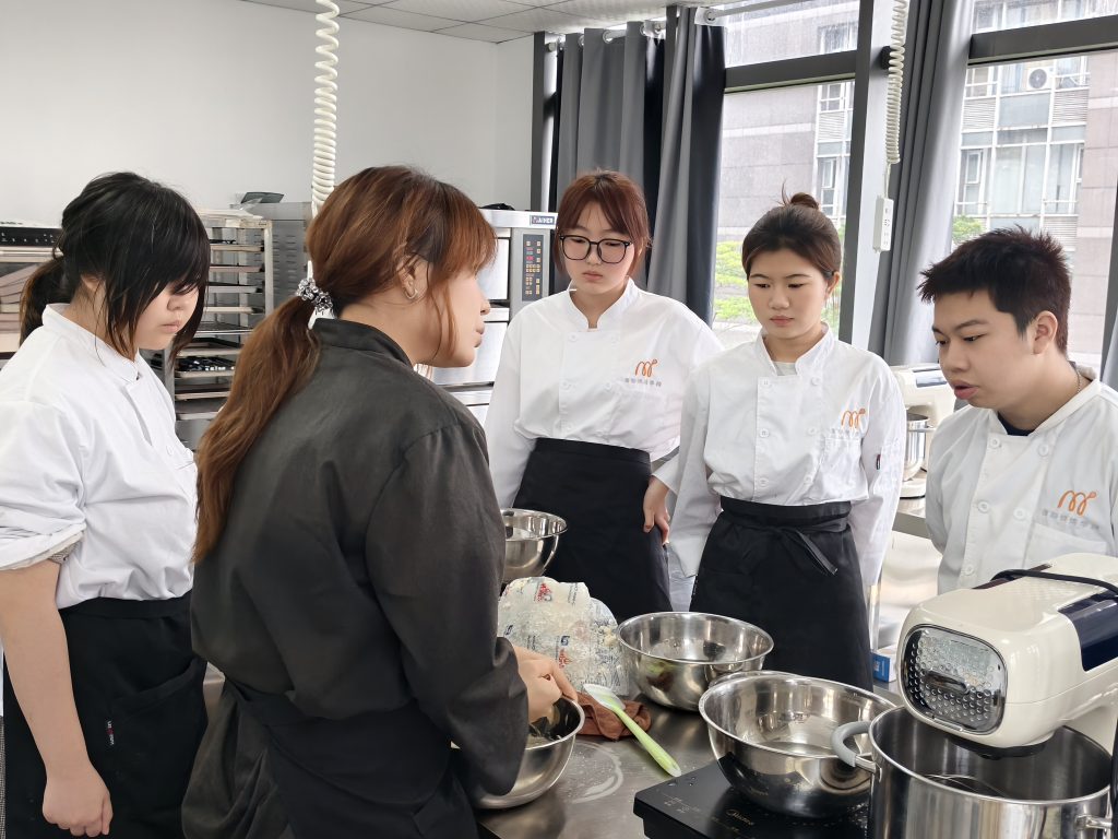 零基础学烘焙能不能学会？难度大吗？广州美斯烘焙培训告诉你答案