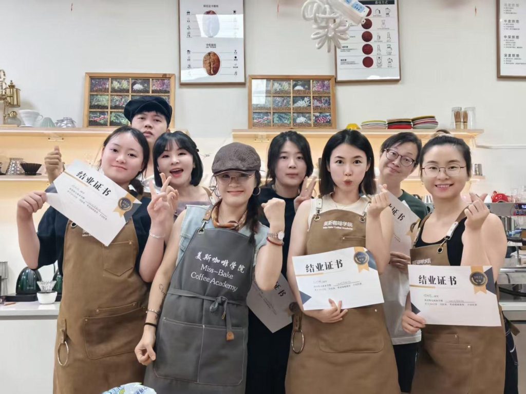 新手学烘焙多久可以接单赚钱？美斯烘焙培训：12天掌握核心技术，学完就能接单变现