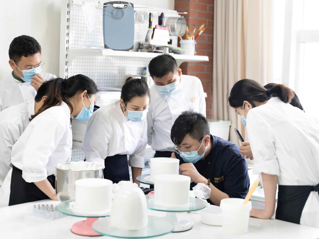 零基础学烘焙学费可以分期吗?美斯烘焙培训:学费门槛降低,学习不分期